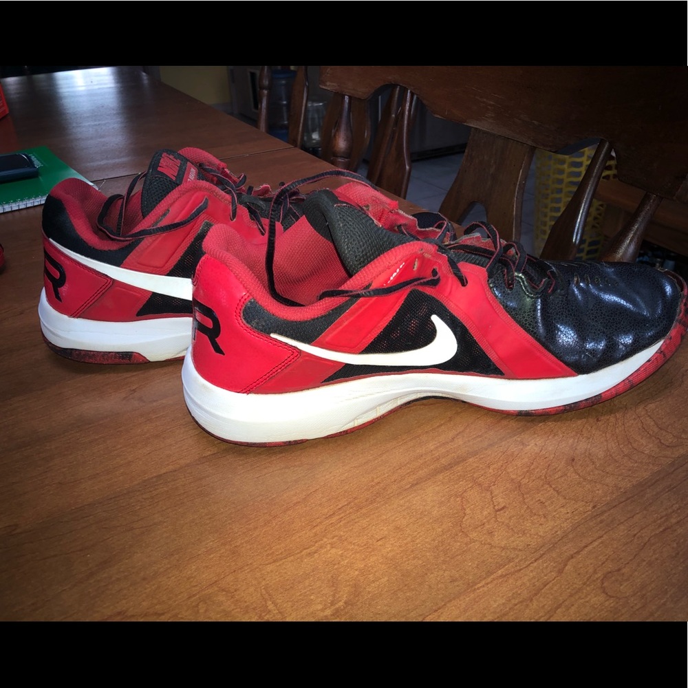 NIKE air Mavin red and black tennis shoes